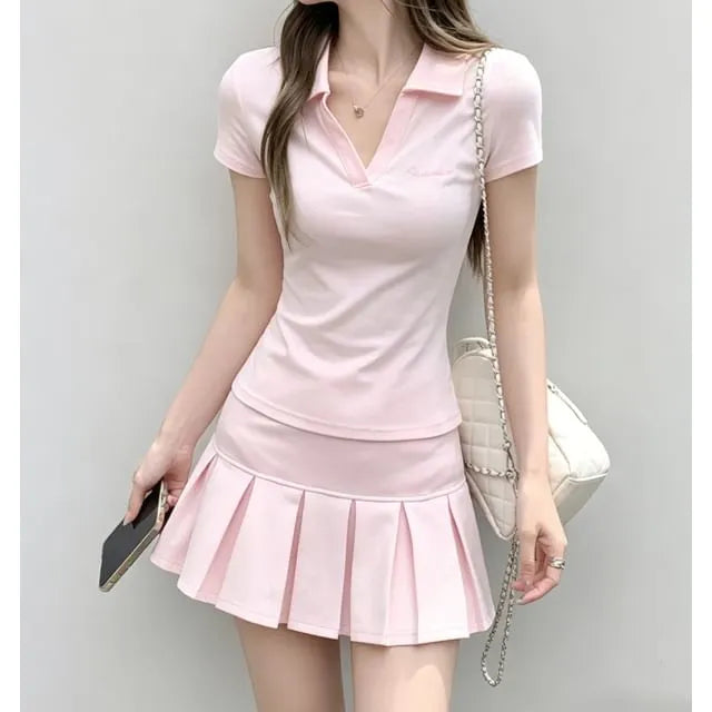 Short-Sleeve V-Neck Plain Polo Shirt / High Waist Pleated Mini A-Line Skirt